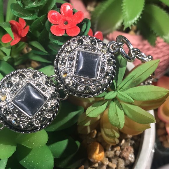 💥💥Silver Toggle clasp bracelet with decorative accents 3 beautiful Grey Snaps - Picture 3 of 6